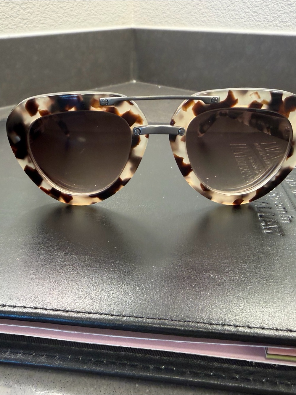 Prada Tortoiseshell Round Sunglasses with Brown Lenses with graduated contact le - Picture 2 of 8